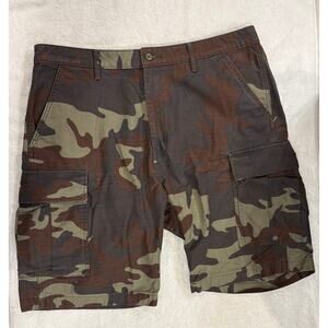 Levi's Carrier Cargo Camo Shorts - Men's Size 38